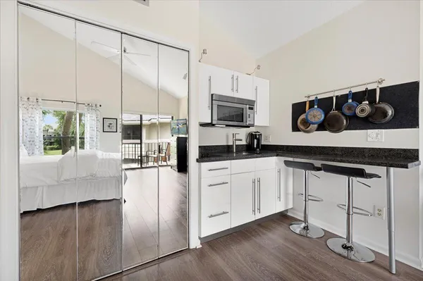 $1,200 | 11863 Wimbledon Circle, Unit 524, Wellington, FL 33414