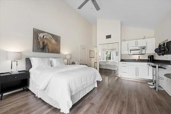 $1,200 | 11863 Wimbledon Circle, Unit 524, Wellington, FL 33414