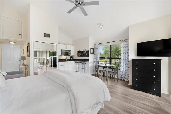 $1,200 | 11863 Wimbledon Circle, Unit 524, Wellington, FL 33414