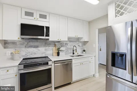 $349,900 | 2311 Pimmit Drive, Unit 603, Falls Church, VA 22043