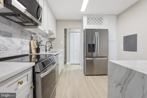 $349,900 | 2311 Pimmit Drive, Unit 603, Falls Church, VA 22043