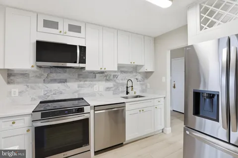 $349,900 | 2311 Pimmit Drive, Unit 603, Falls Church, VA 22043