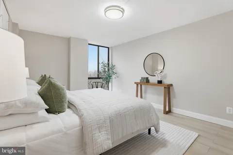 $349,900 | 2311 Pimmit Drive, Unit 603, Falls Church, VA 22043