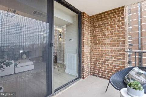 $349,900 | 2311 Pimmit Drive, Unit 603, Falls Church, VA 22043