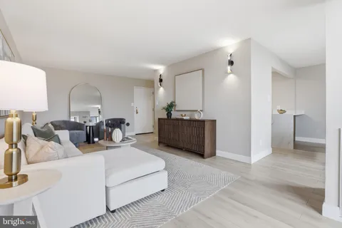 $349,900 | 2311 Pimmit Drive, Unit 603, Falls Church, VA 22043