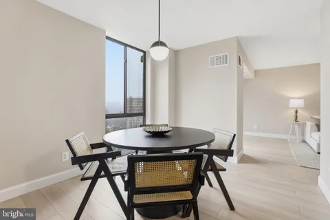 $349,900 | 2311 Pimmit Drive, Unit 603, Falls Church, VA 22043