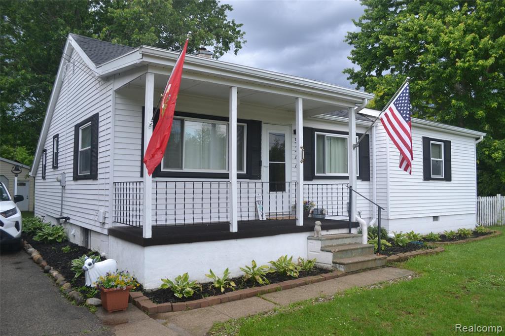 5244 Oleksyn Road Flint, MI 48504 - Photo 5 of 32