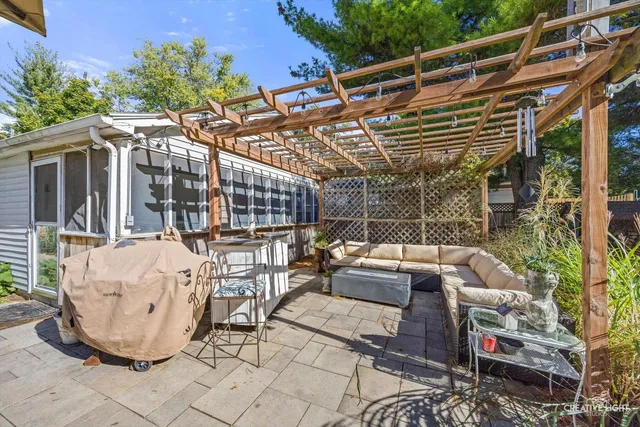 $400,000 | 28W671 Rogers Avenue, Warrenville, IL 60555