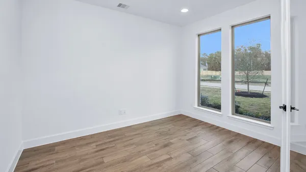 $574,900 | 459 Lone Ranger Drive, Montgomery, TX 77356