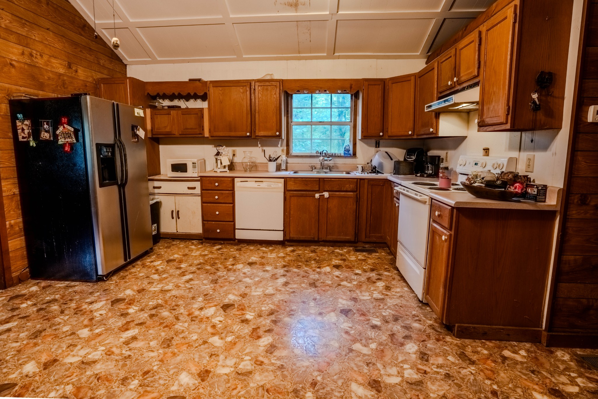 366 Ridge Road Westpoint, TN 38486 - Photo 6 of 35 a kitchen with a sink stove and refrigerator
