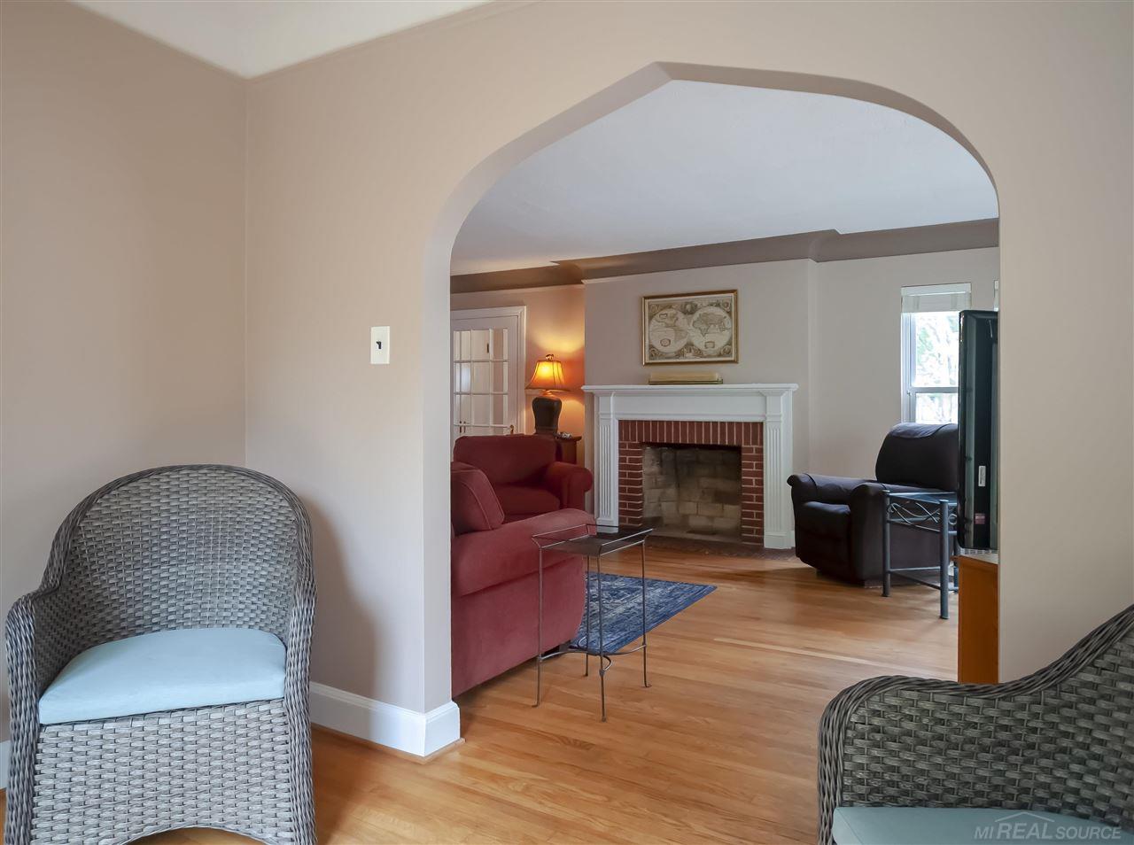 811 Lincoln Road Grosse Pointe, MI 48230 - Photo 9 of 43 50077595-8.JPG