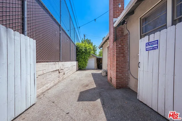 a view of an entrance to house