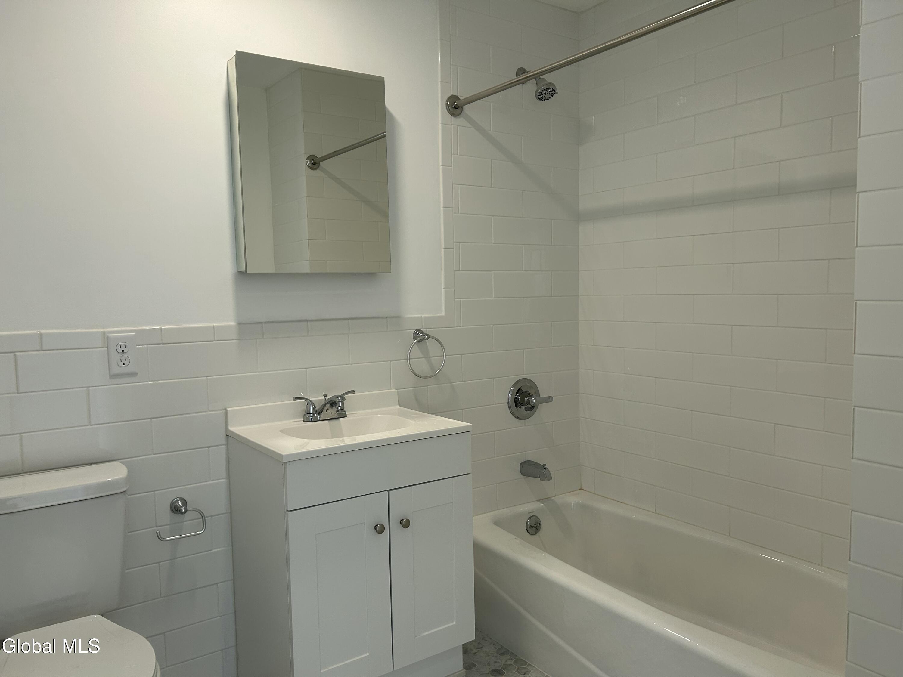 155 River Street, Unit 2D Troy, NY 12180 - Photo 18 of 22 Bathroom