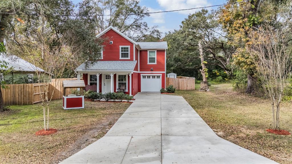 17415 Sweetwater Road Dade City, FL 33523 - Photo 20 of 72 a front view of a house with a garden