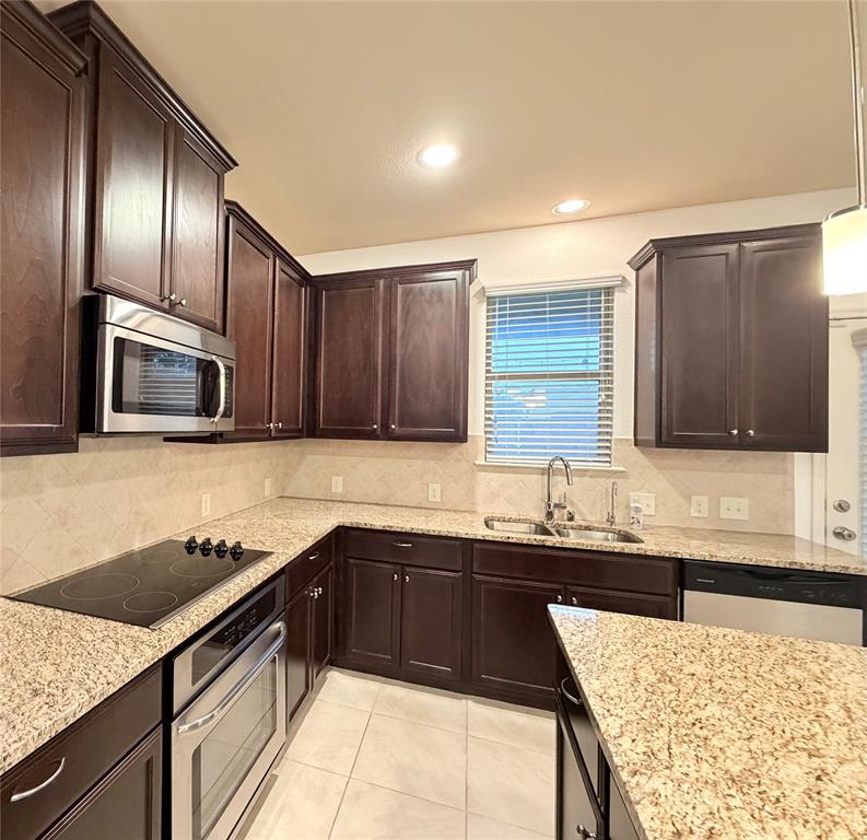 305 Rustic Oak Lane McKinney, TX 75072 - Photo 5 of 18