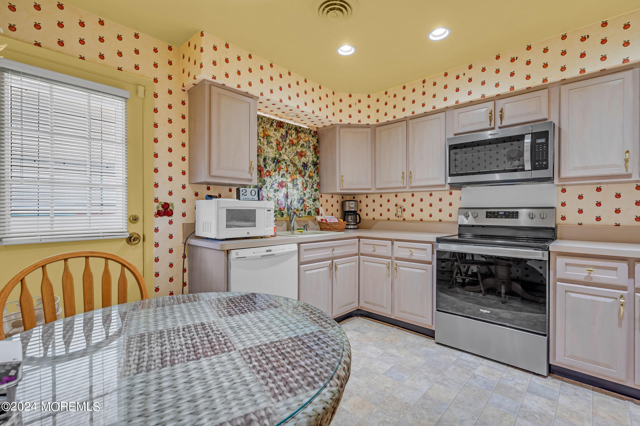 20 A Spring Street Whiting, NJ 08759 - Photo 8 of 32 5 (5)