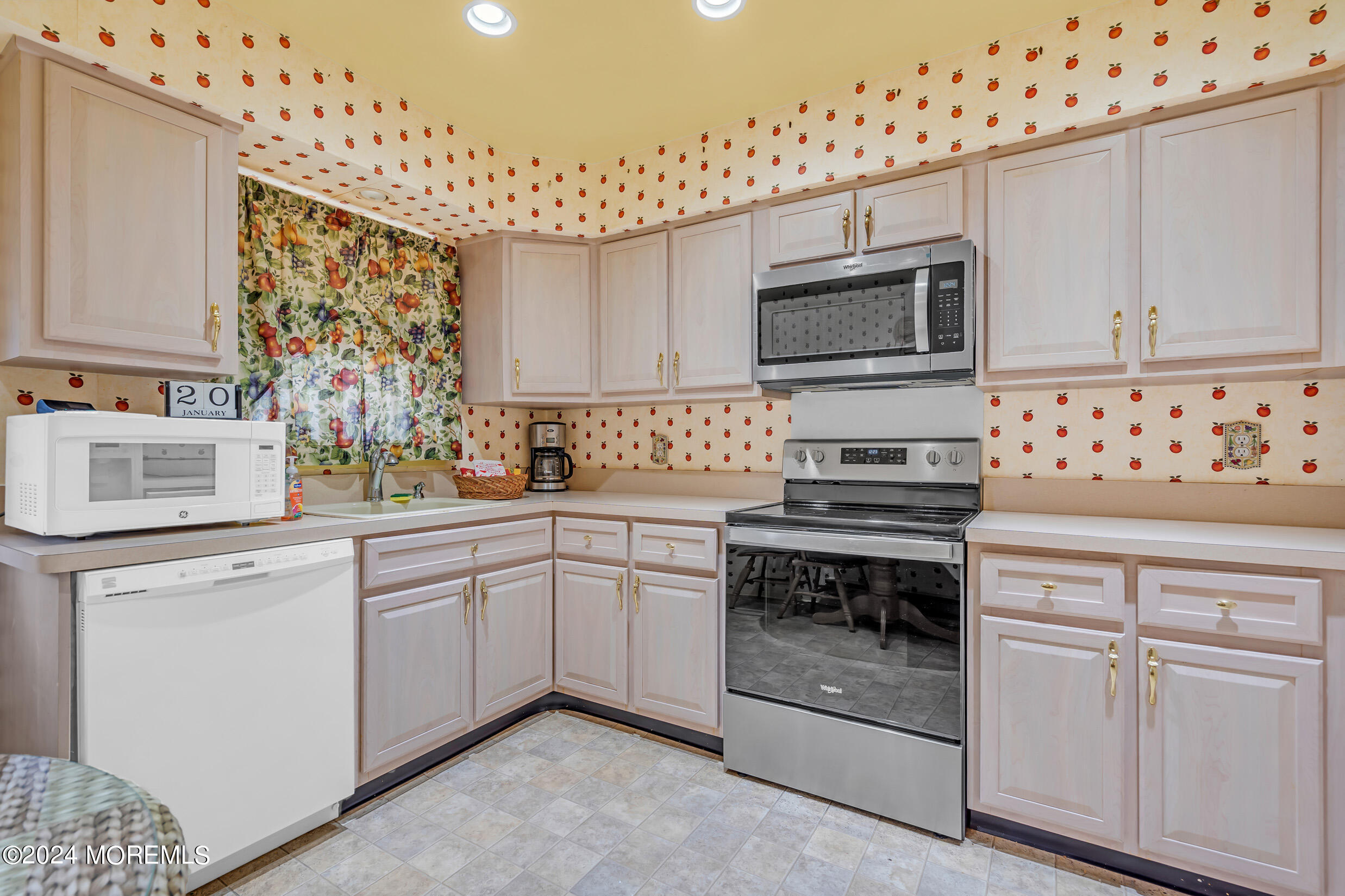 20 A Spring Street Whiting, NJ 08759 - Photo 9 of 32 5 (6)