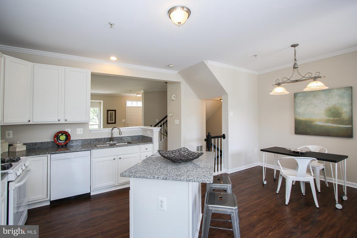 13806 Lullaby Road Germantown, MD 20874 - Photo 11 of 30 Kitchen