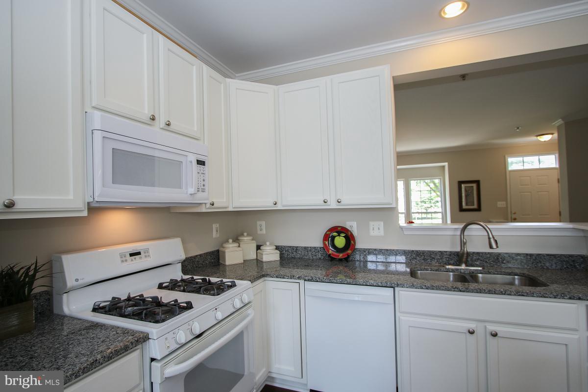 13806 Lullaby Road Germantown, MD 20874 - Photo 12 of 30 Kitchen