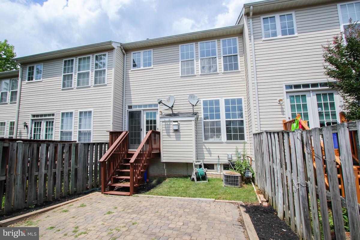 13806 Lullaby Road Germantown, MD 20874 - Photo 29 of 30 Exterior (Rear)