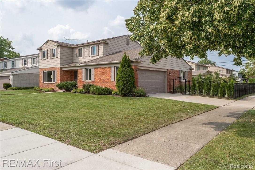 676 Canterbury Road Grosse Pointe, MI 48236 - Photo 2 of 34 A53I9837 (1).jpg