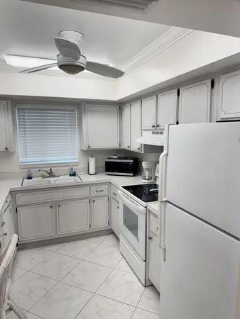 $1,800 | 2950 Southeast Ocean Boulevard, Unit 86, Stuart, FL 34996