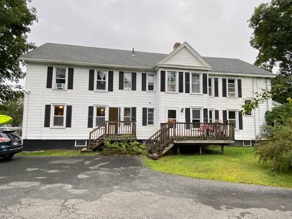 $1,610 | 57 Chestnut Street, Unit 1R, Northampton, MA 01062