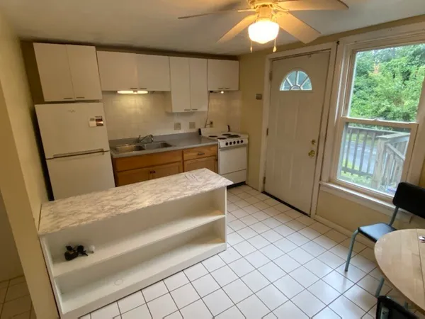 $1,610 | 57 Chestnut Street, Unit 1R, Northampton, MA 01062