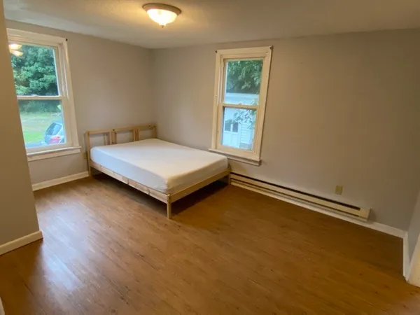 $1,610 | 57 Chestnut Street, Unit 1R, Northampton, MA 01062