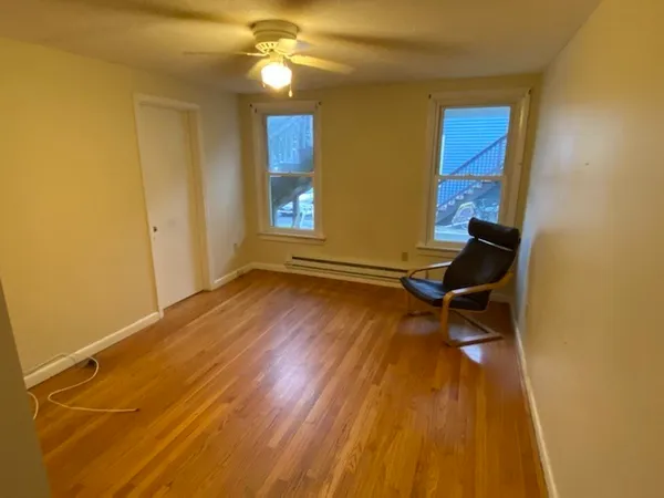 $1,610 | 57 Chestnut Street, Unit 1R, Northampton, MA 01062
