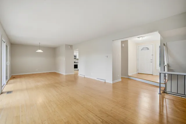 $3,300 | 2456 Cobblewood Drive, Northbrook, IL 60062