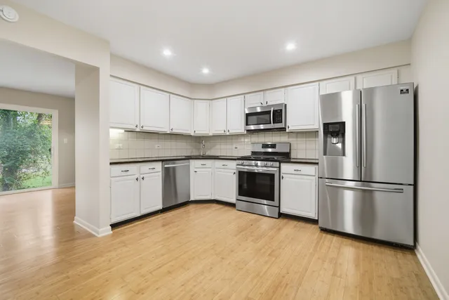 $3,300 | 2456 Cobblewood Drive, Northbrook, IL 60062