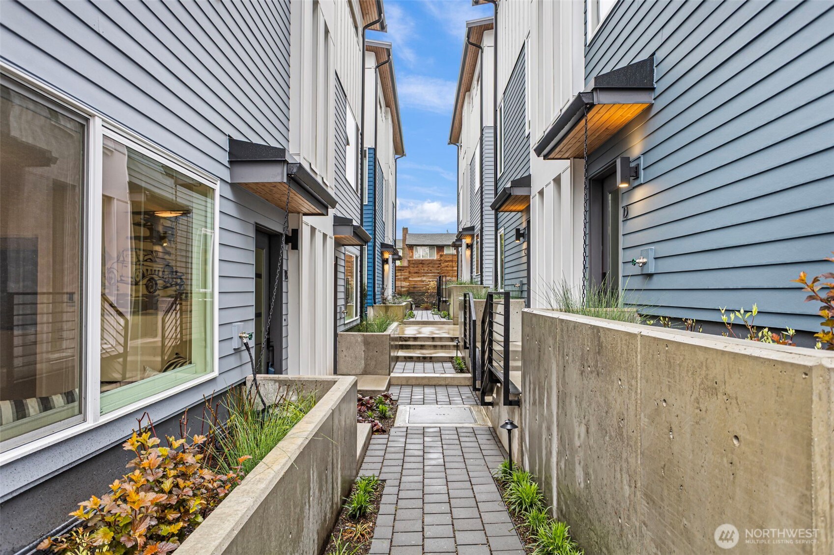 2527 29th Avenue South, Unit B Seattle, WA 98144 - Photo 1 of 24
