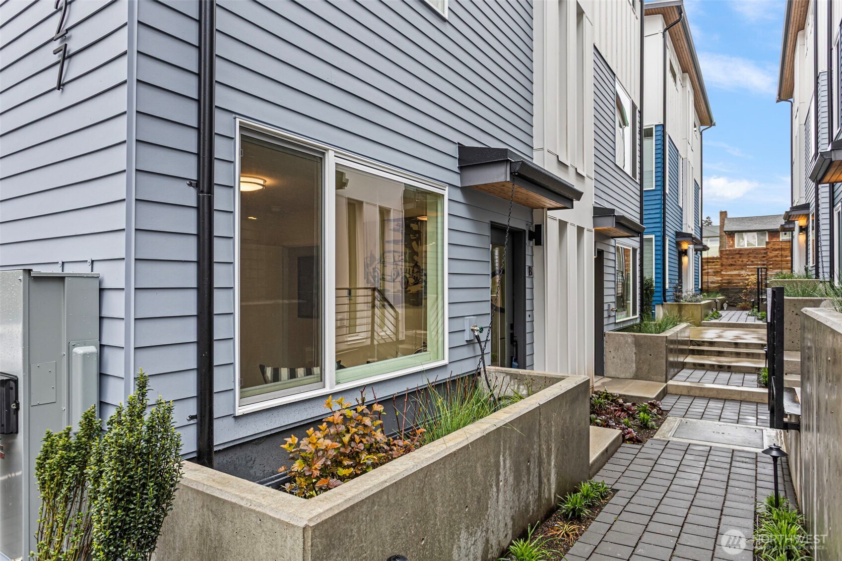 2527 29th Avenue South, Unit B Seattle, WA 98144 - Photo 2 of 24