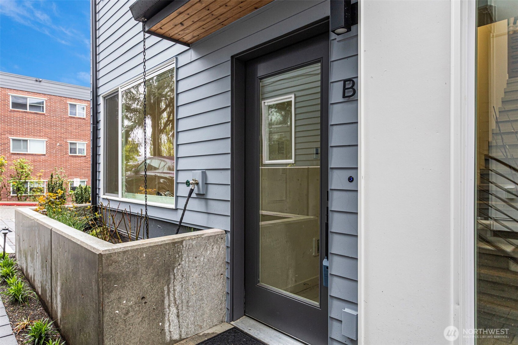 2527 29th Avenue South, Unit B Seattle, WA 98144 - Photo 3 of 24