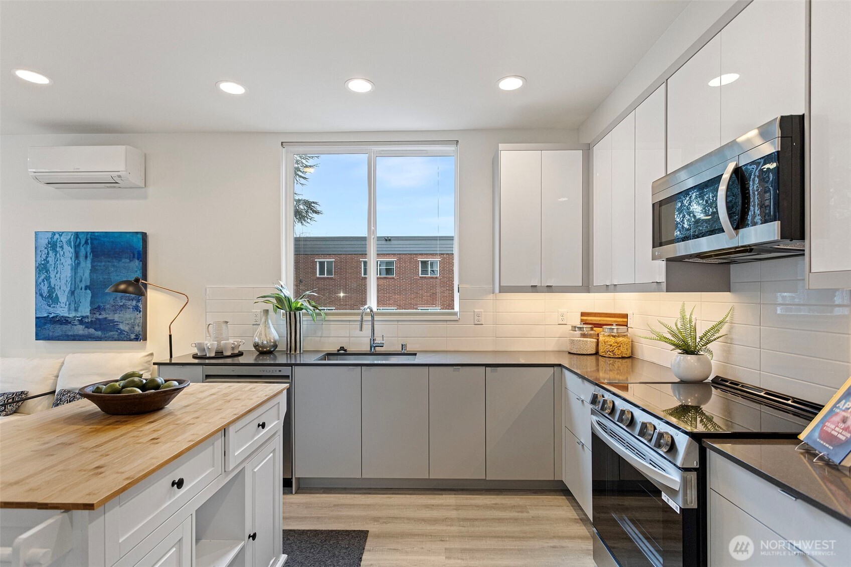 2527 29th Avenue South, Unit B Seattle, WA 98144 - Photo 10 of 24