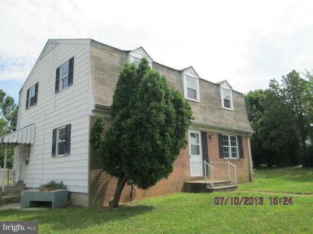 601 Crosby Road Baltimore, MD 21228 - Photo 4 of 16 a view of a house with a yard