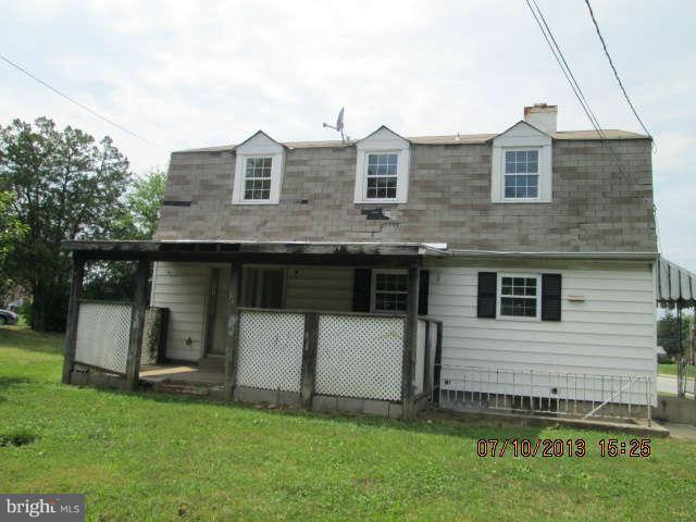 601 Crosby Road Baltimore, MD 21228 - Photo 5 of 16 a front view of a house with a yard