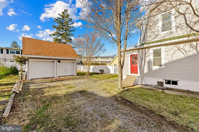 a view of a back yard of the house
