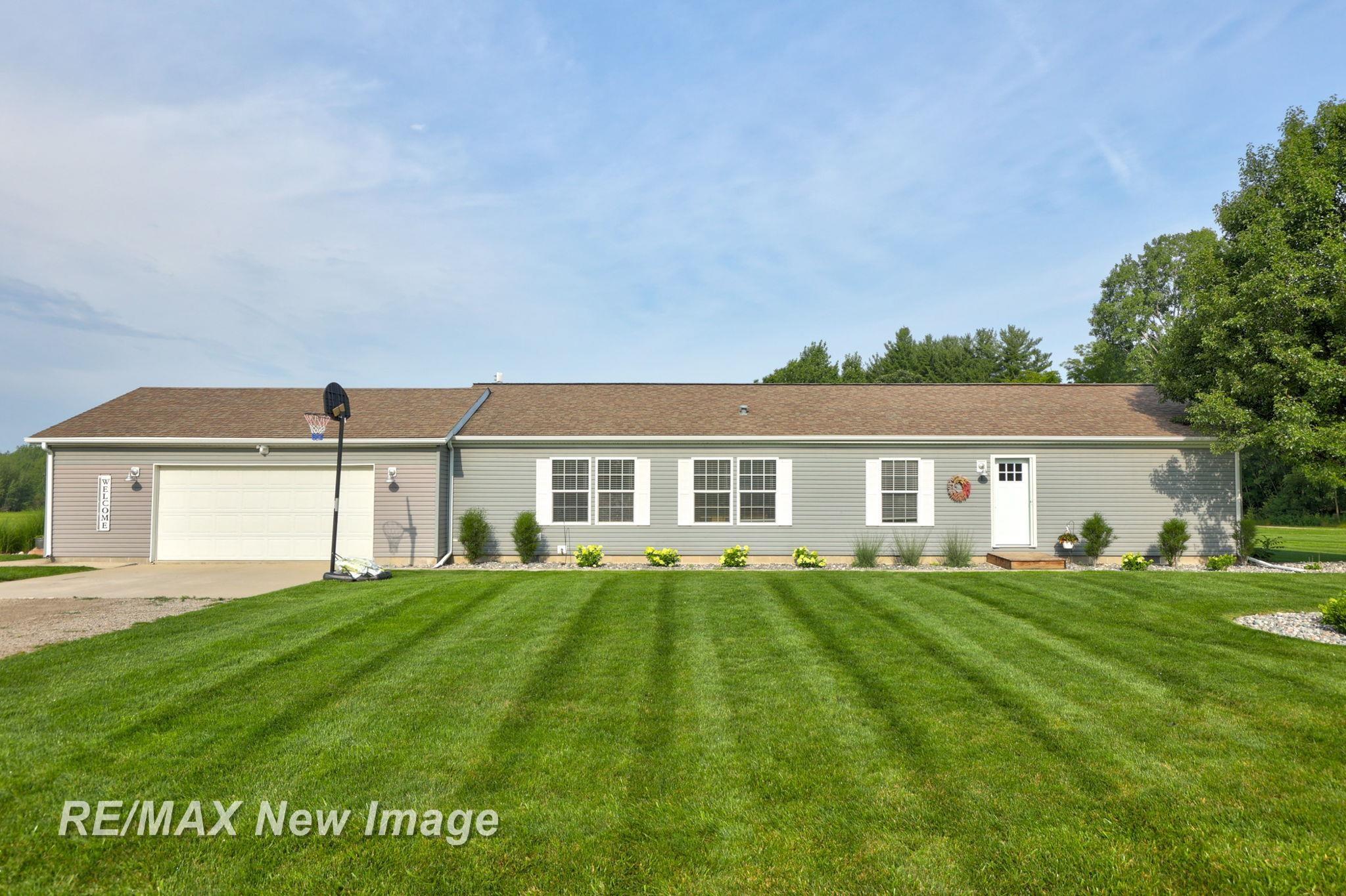 1 Kozy Lake Road Hemlock, MI 48626 - Photo 3 of 45