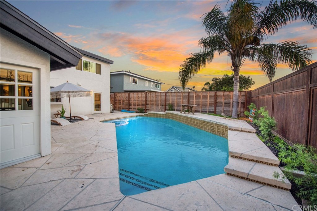 2841 Europa Drive Costa Mesa, CA 92626 - Photo 30 of 30 a view of a backyard with a patio