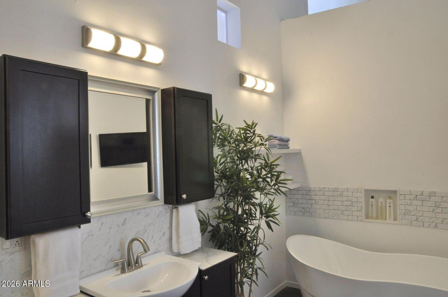 12 County Road Snowflake, AZ 85937 - Photo 21 of 85 a bathroom with a sink and a mirror