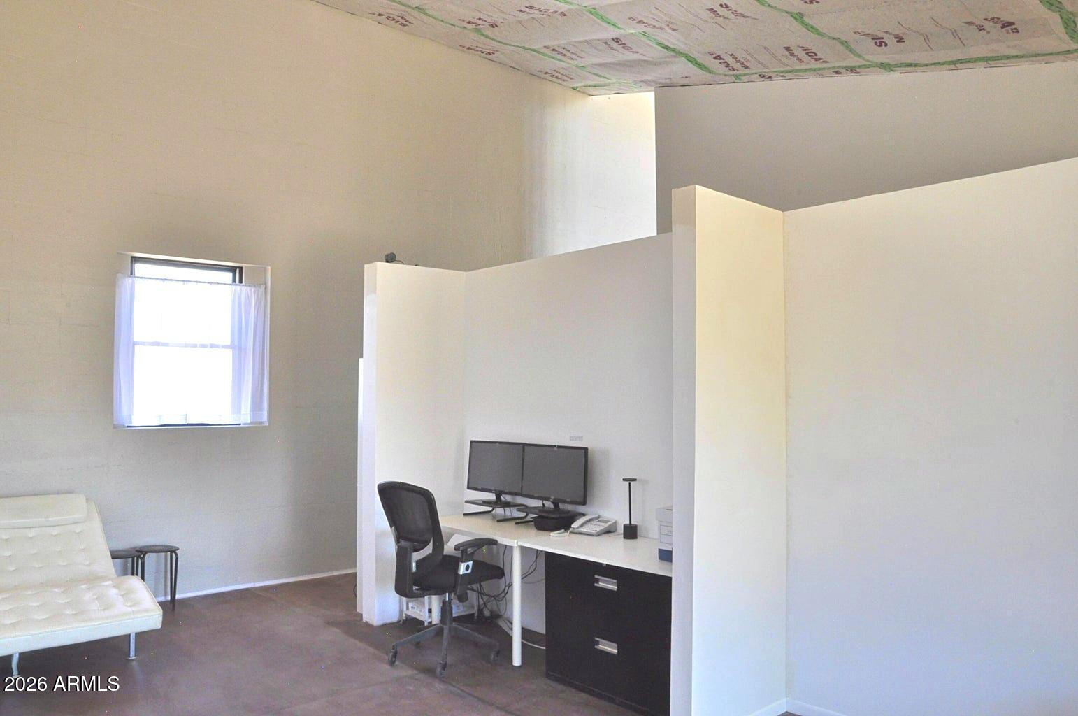 12 County Road Snowflake, AZ 85937 - Photo 28 of 85 a workspace with furniture and window