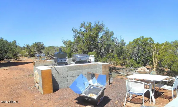 a view of an outdoor space