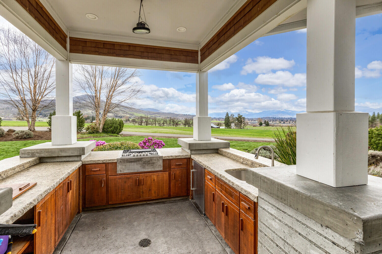 2255 Coker Butte Road Medford, OR 97504 - Photo 13 of 102 20_CBR_20_mls