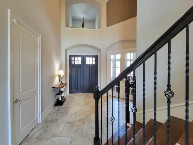 a view of an entryway with a workspace