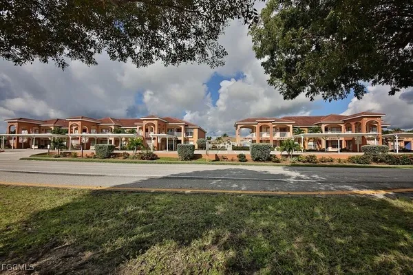 $1,525 | 3910 Santa Barbara Boulevard, Unit 209, Cape Coral, FL 33914