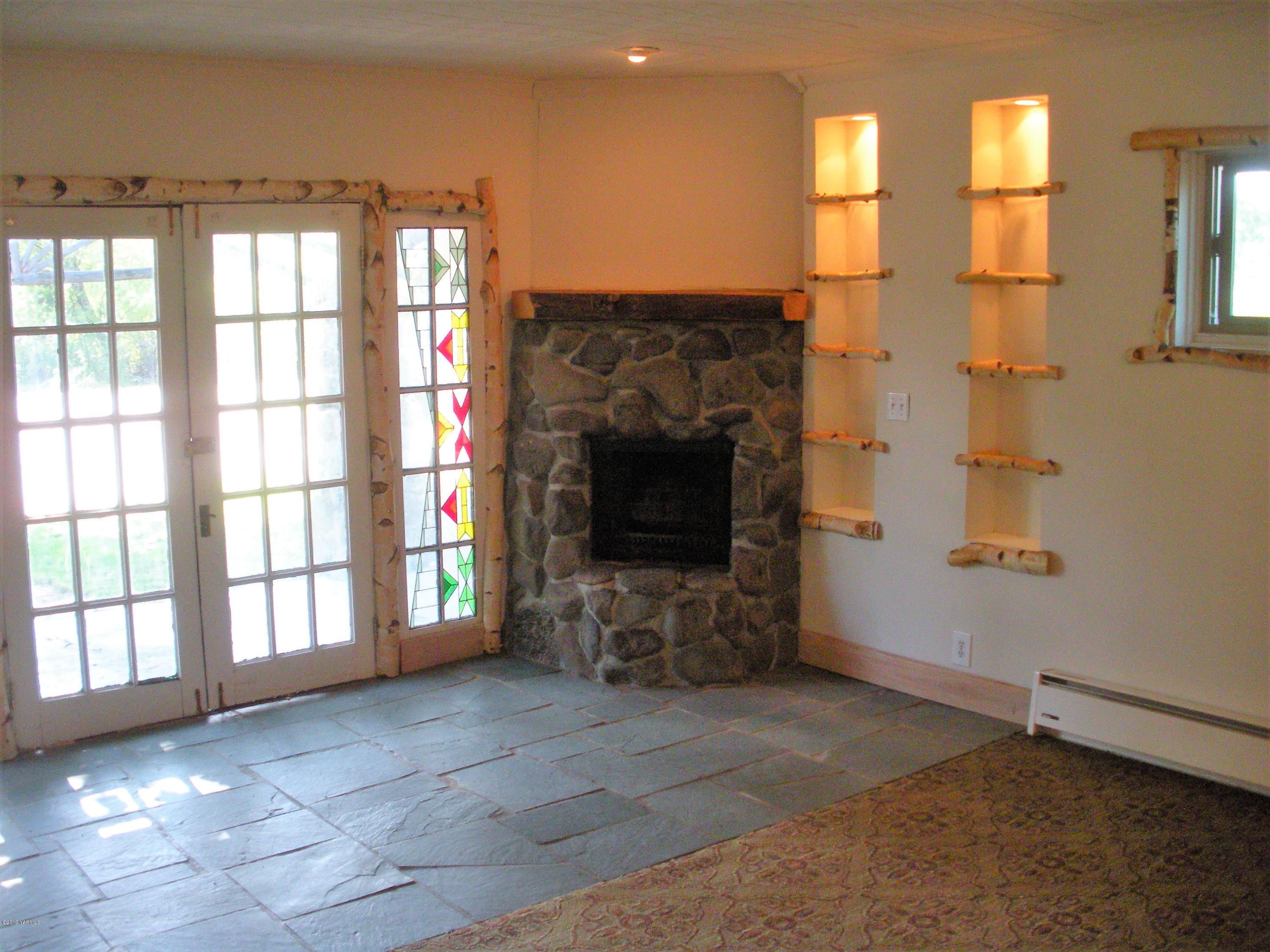 1151 Cook Road Yakima, WA 98908 - Photo 19 of 26 an empty room with windows and fireplace