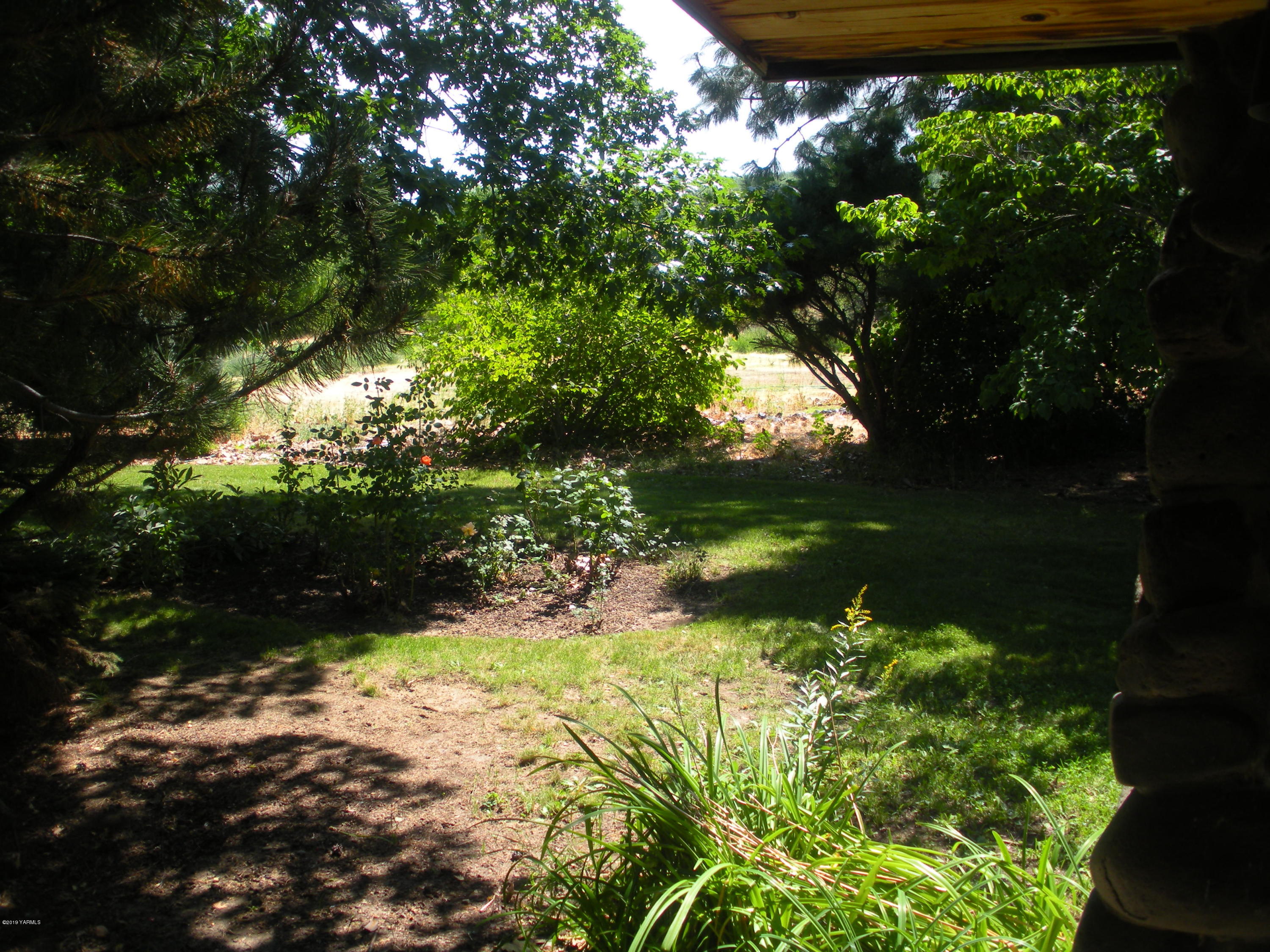 1151 Cook Road Yakima, WA 98908 - Photo 5 of 26 a view of a lake with a yard