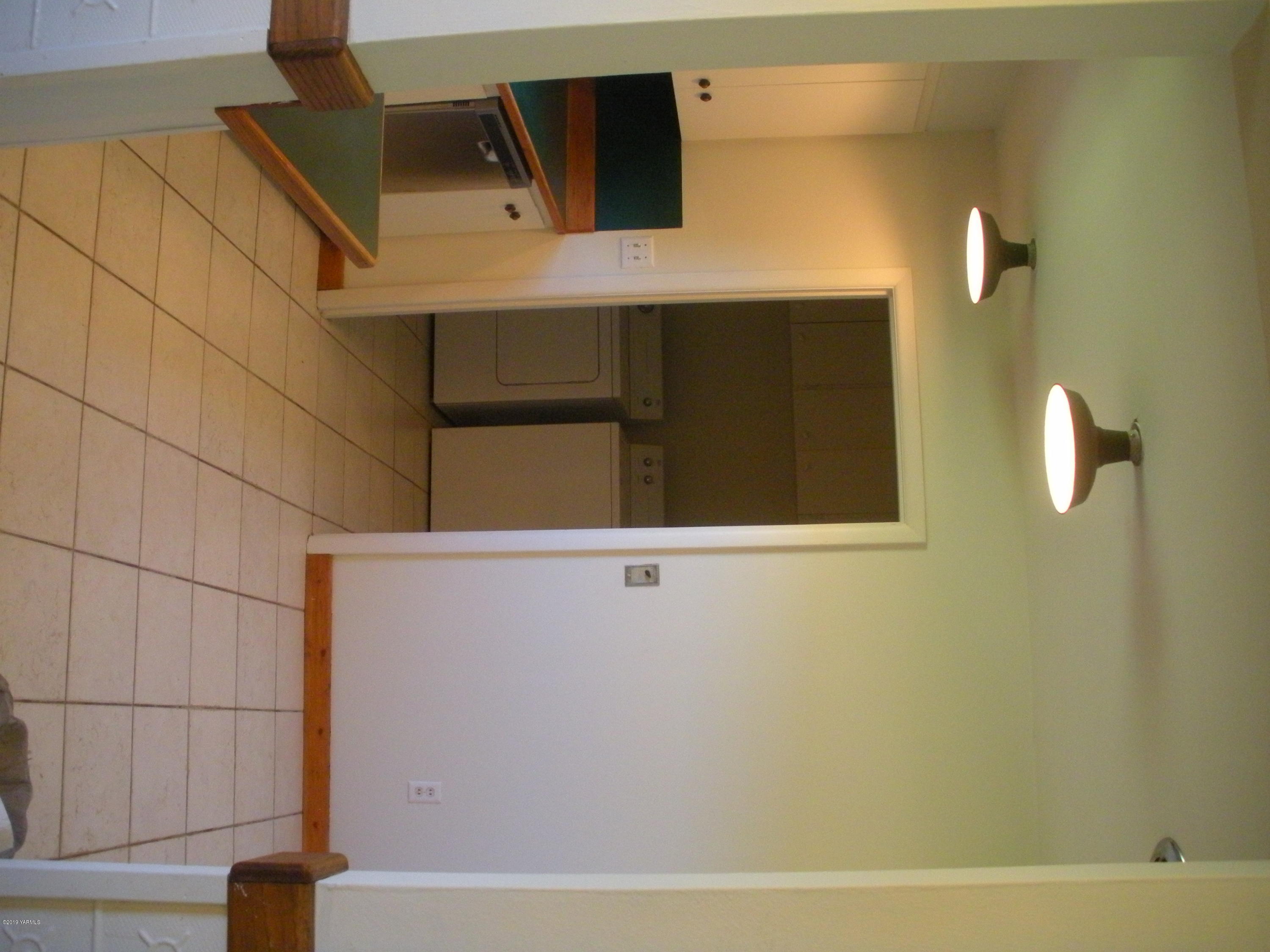 1151 Cook Road Yakima, WA 98908 - Photo 9 of 26 a view of door